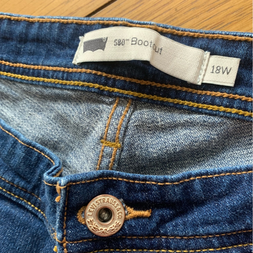 Gently Worn Levi’s Strauss Bootcut Jeans Size 18 W womens
